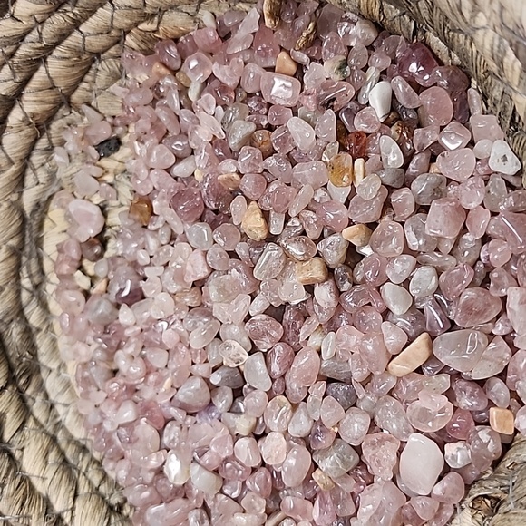Pink 🩷 Tourmaline 🩷😍 tumble chips. Great for bottling, crafts, jewelry making - Picture 4 of 5